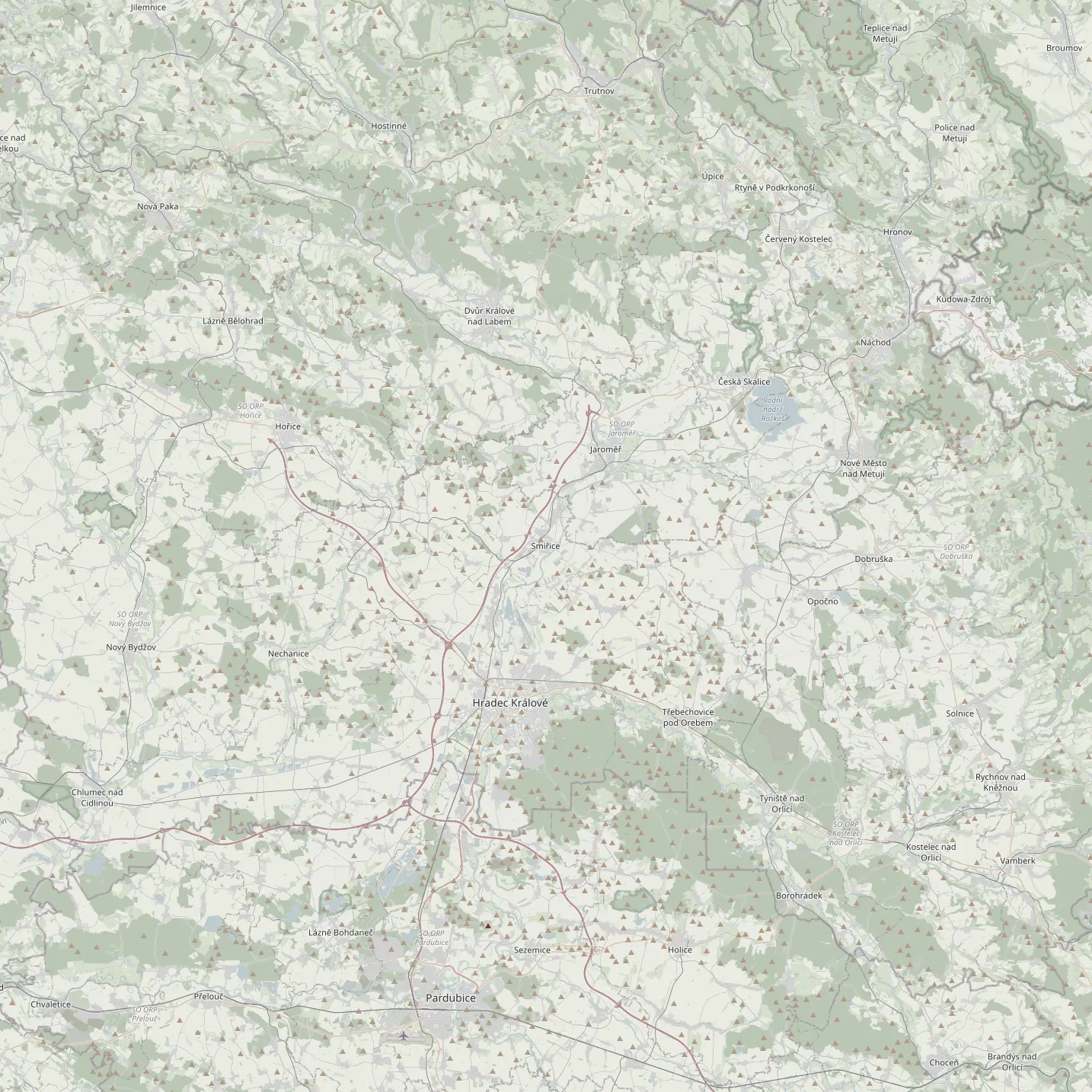 Mapa okolí Smiřic a Hradce Králové s okruhy dopravy